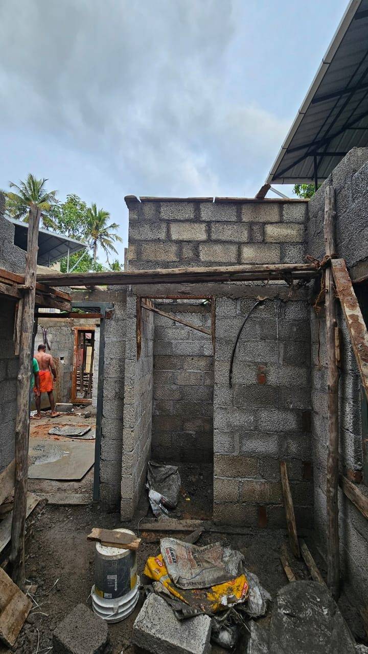 Concrete block walls going up