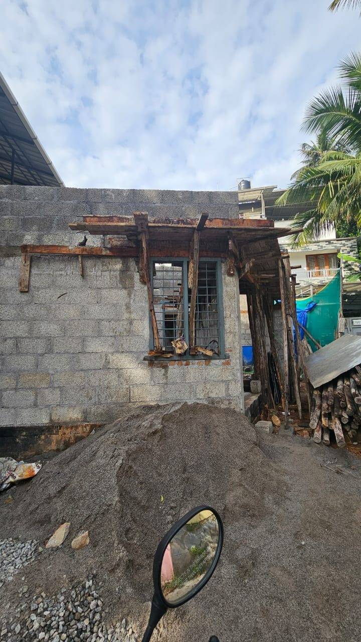 Concrete block walls going up